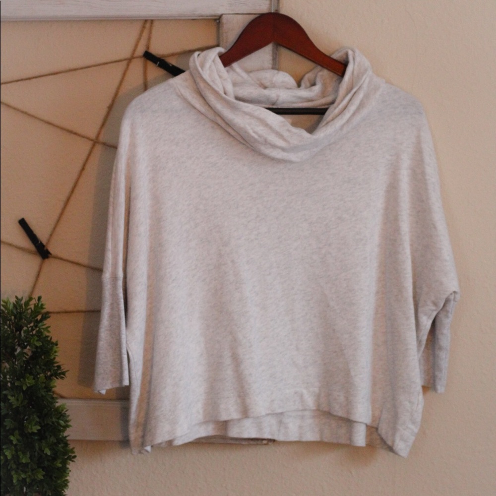 Quarter sleeve sweater